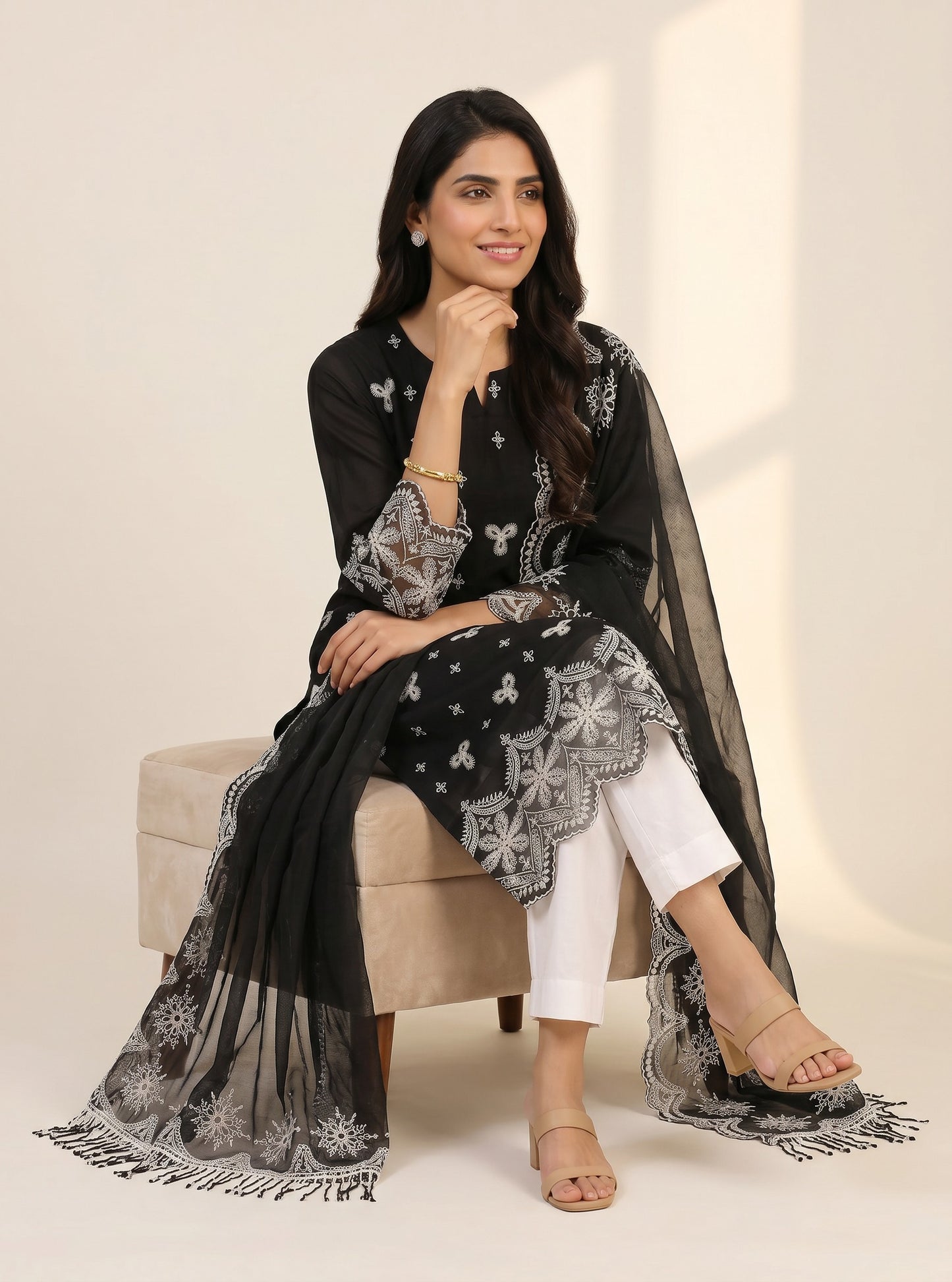 Noir Zahra Embroidered Fabric Set